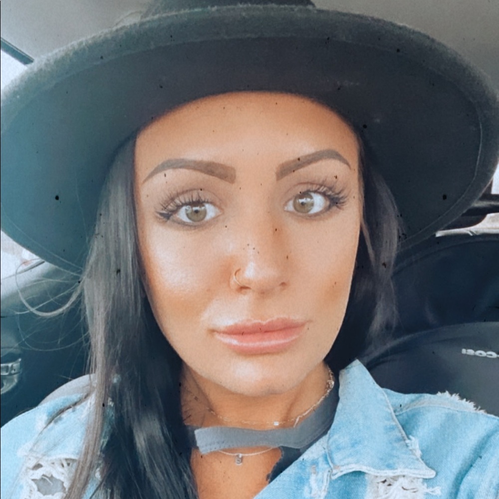 Meet your Posher, Becca